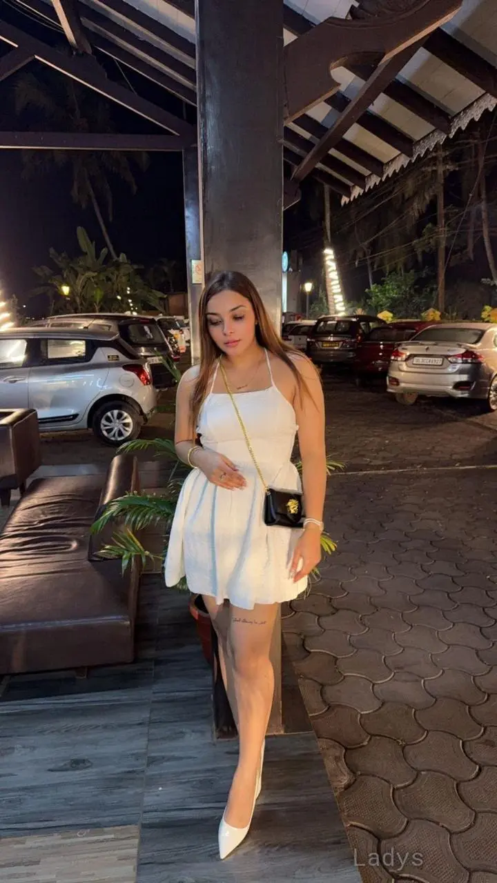 Pari, 22 years beautiful nude Sharjah escorts girl, height 168 sm, Weight  kg