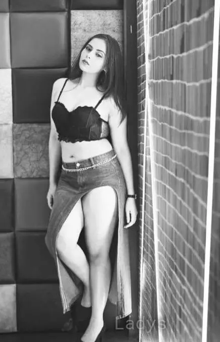 Riya, 23 years beautiful nude Sharjah escorts girl, height 168 sm, Weight  kg