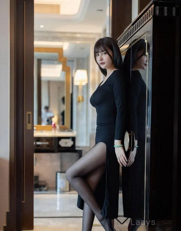 Maya, 25 years old Shenzhen escort girl with big tits, height 165 sm, Weight  kg