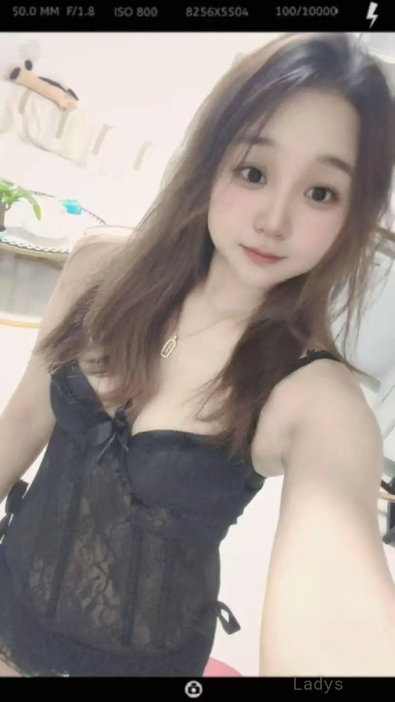 Yoyo, 23 years old Shenzhen escort girl with big tits, height 166 sm, Weight kg