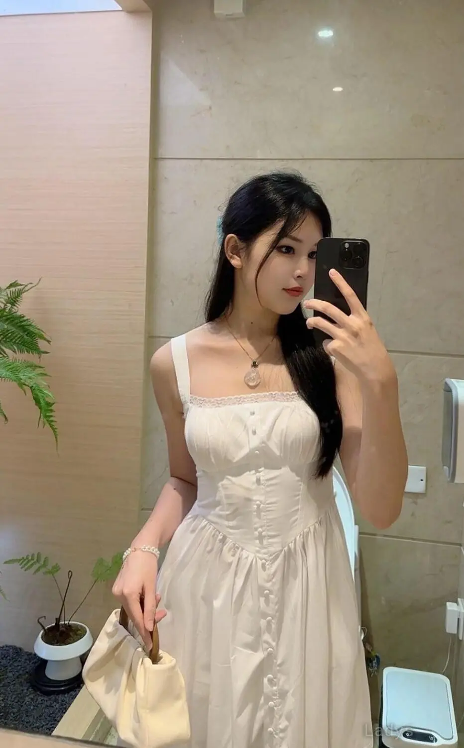Elisa, 23 years beautiful nude Shenzhen escorts girl, height 162 sm, Weight 48 kg