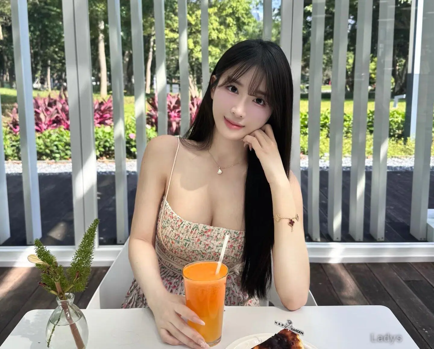 Kara, 26 years beautiful nude Shenzhen escorts girl, height 167 sm, Weight  kg