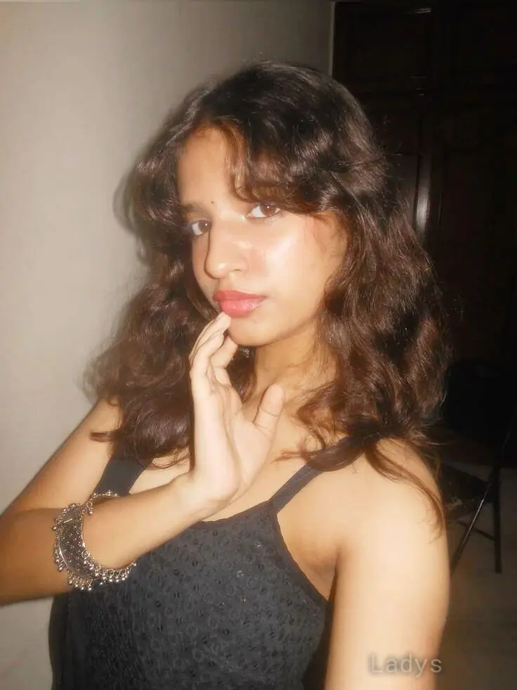 Harshitha Vh, 23 years beautiful nude Shillong escorts girl, height 162 sm, Weight kg
