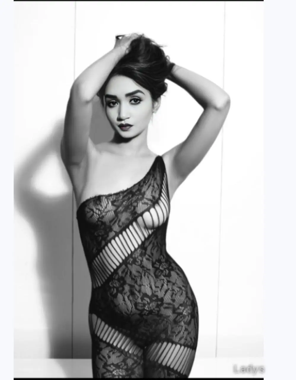 Avni, 22 years old Singapore escort girl with big tits, height 167 sm, Weight  kg