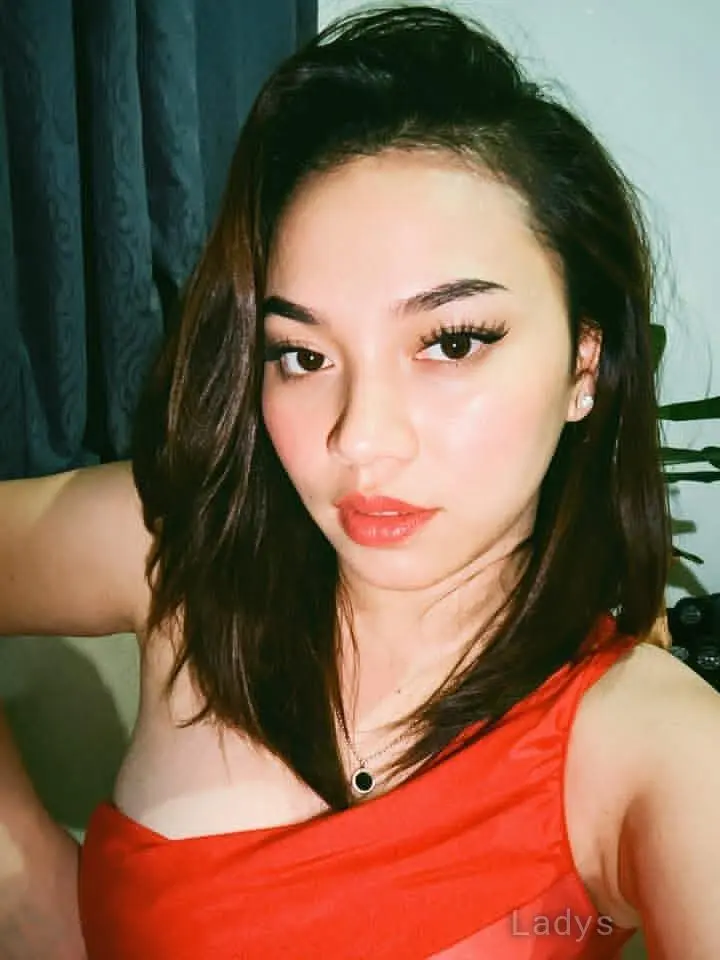 Bee, 26 years old Singapore escort girl with big tits, height 168 sm, Weight  kg