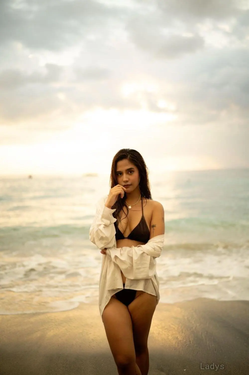 Kanaya, 23 years old Singapore escort girl with big tits, height 160 sm, Weight  kg
