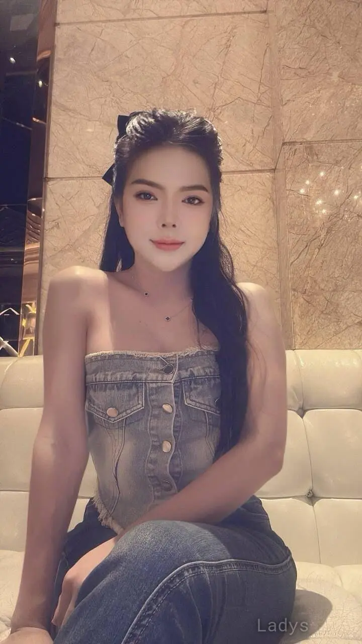Ly Ly, 23 years old Singapore escort girl with big tits, height 160 sm, Weight  kg