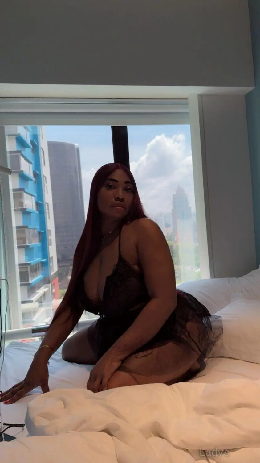 Moon, 24 years old Singapore escort girl with big tits, height 156 sm, Weight  kg