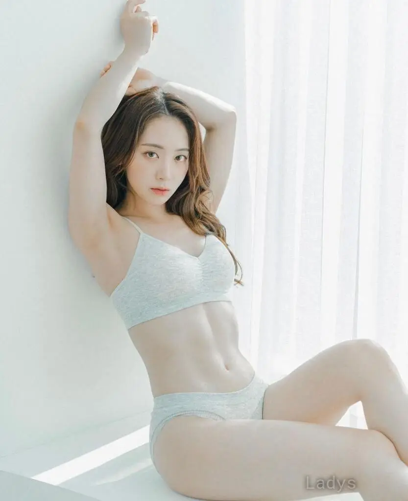 SAKI, 23 years old Singapore escort girl with big tits, height 160 sm, Weight  kg