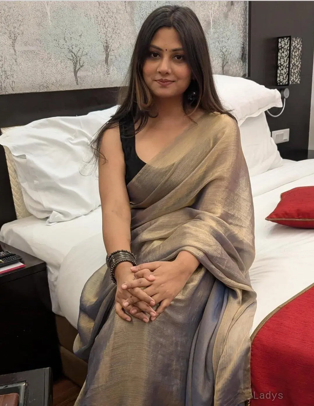 Sujata,  years old Singapore escort girl with big tits, height  sm, Weight  kg
