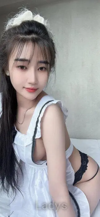 Bang, 19 years beautiful nude Singapore escorts girl, height 165 sm, Weight 49 kg