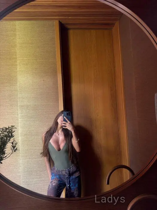 Gabi, 25 years beautiful nude Singapore escorts girl, height 166 sm, Weight 50 kg