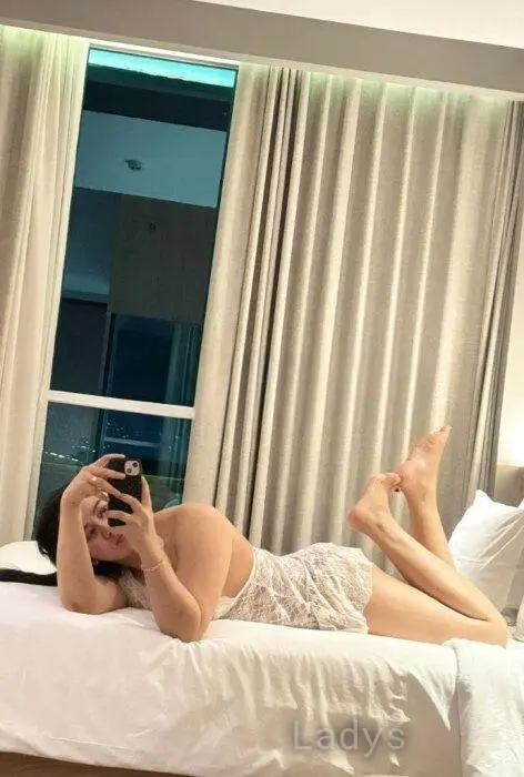 Ghina, 27 years beautiful nude Singapore escorts girl, height 165 sm, Weight 61 kg