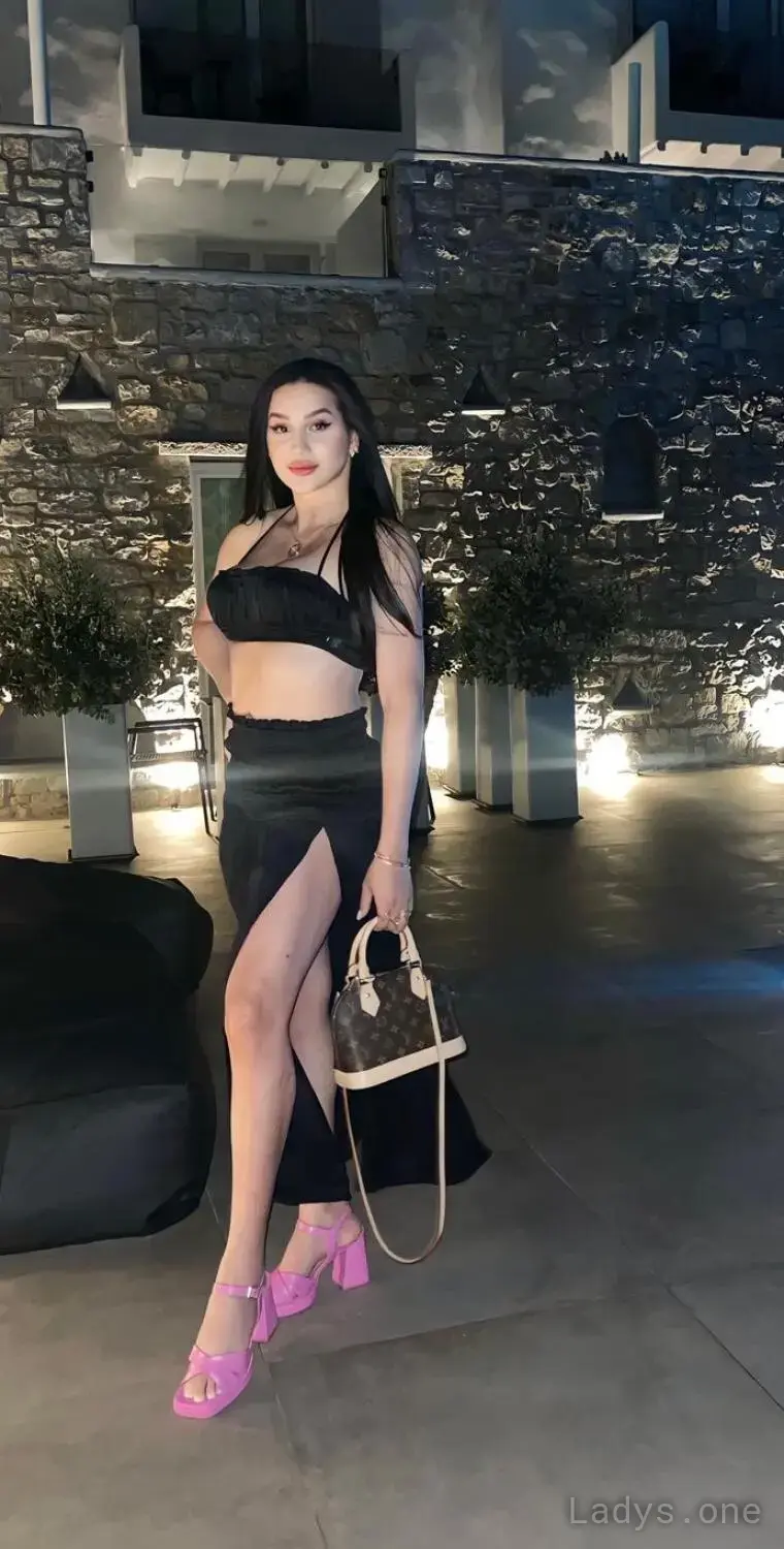 Kamilla Cozer, 26 years beautiful nude Singapore escorts girl, height 169 sm, Weight 64 kg