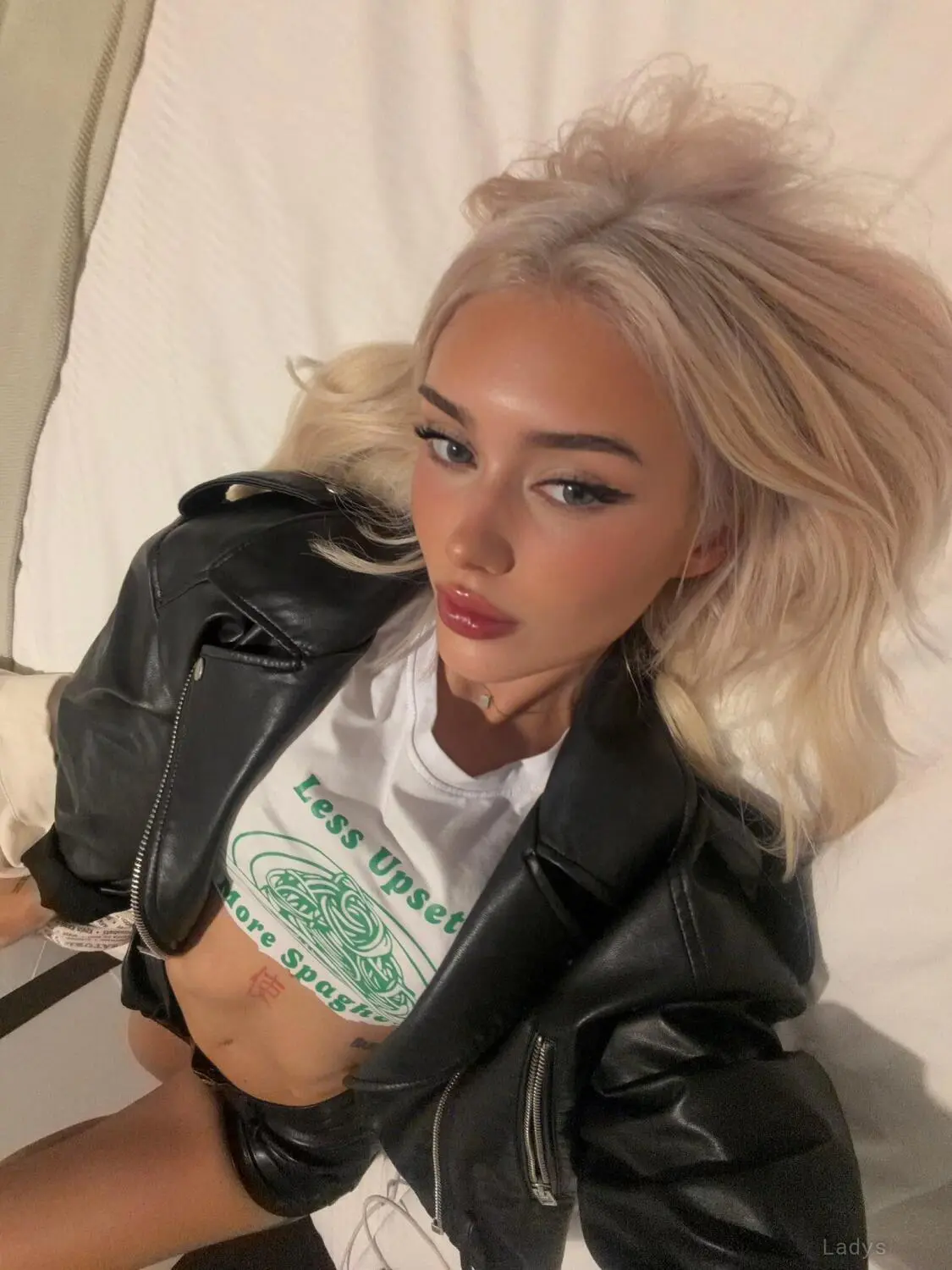 Lucie, 26 years beautiful nude Singapore escorts girl, height 181 sm, Weight 54 kg