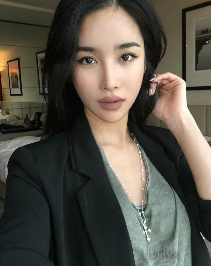 Natasha, 24 years beautiful nude Singapore escorts girl, height 165 sm, Weight  kg
