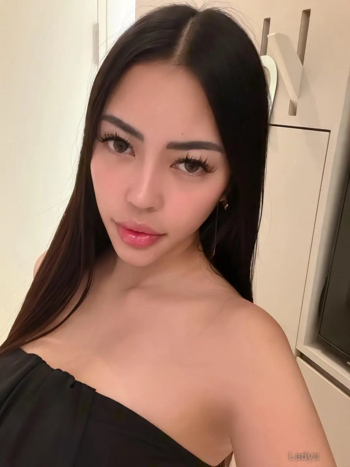 Natasha', 23 years beautiful nude Singapore escorts girl, height 165 sm, Weight kg