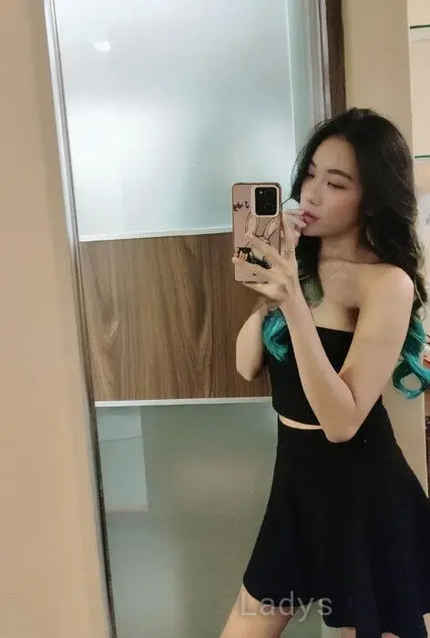 Popi, 23 years beautiful nude Singapore escorts girl, height 163 sm, Weight 50 kg