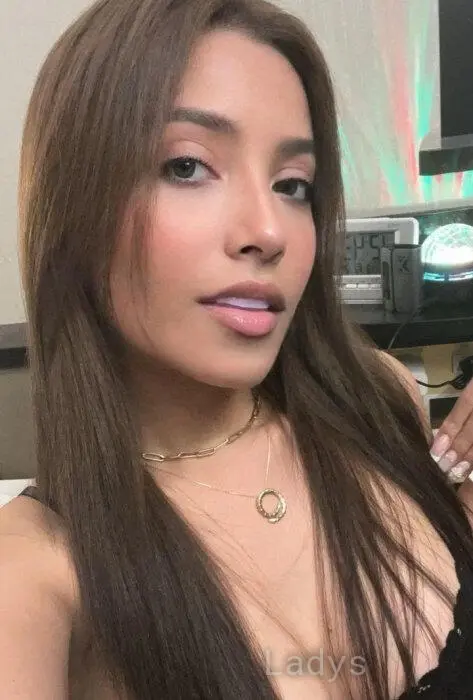 SELENA, 23 years beautiful nude Singapore escorts girl, height 162 sm, Weight 50 kg