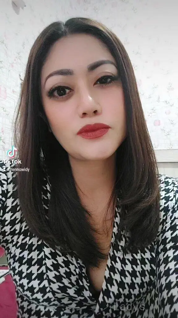 Seleyna, 37 years beautiful nude Singapore escorts girl, height 157 sm, Weight  kg