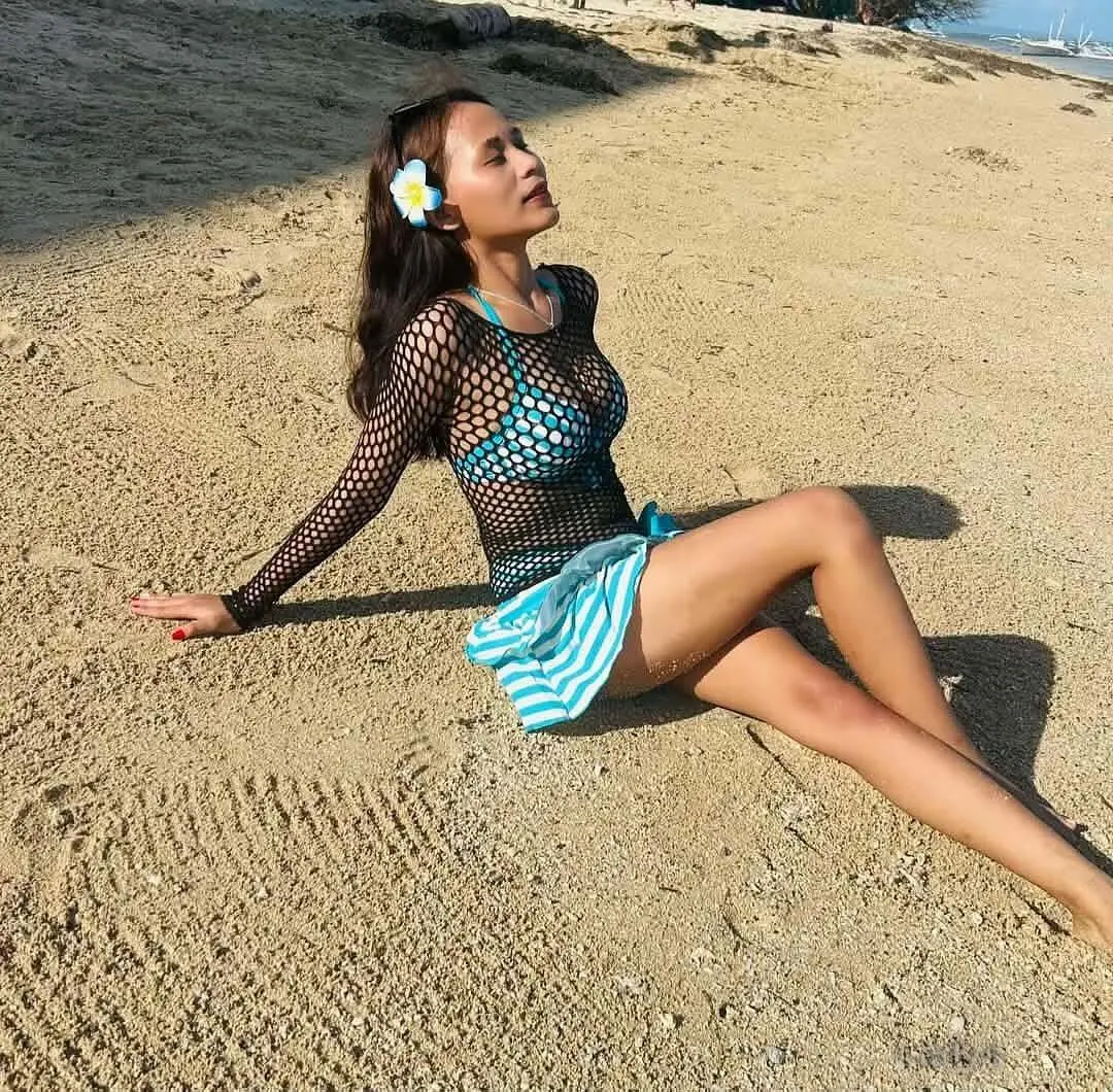 Sunshine, 23 years beautiful nude Singapore escorts girl, height 160 sm, Weight  kg
