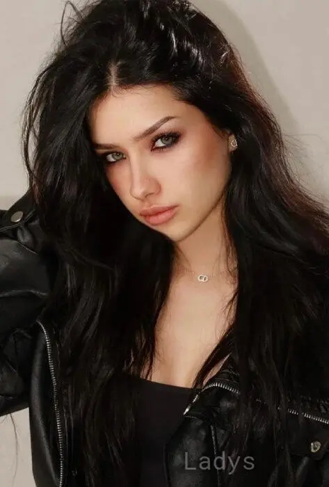 Tonka, 22 years beautiful nude Singapore escorts girl, height 171 sm, Weight 52 kg