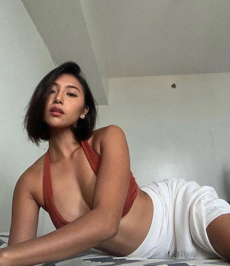 Your hottie playmate KYOMI, 23 years beautiful nude Singapore escorts girl, height 164 sm, Weight 50 kg