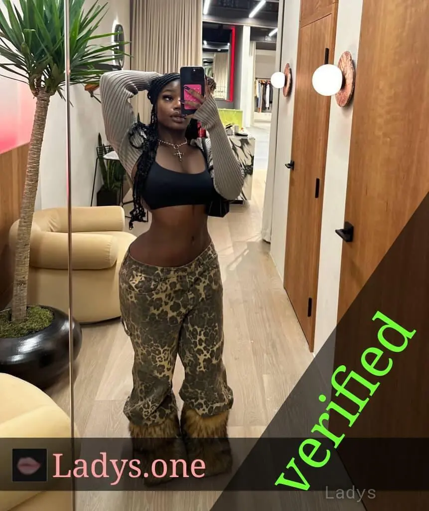 Charlotte Brown, 27 years beautiful nude Al Kuwait escorts girl, height 177 sm, Weight 74 kg