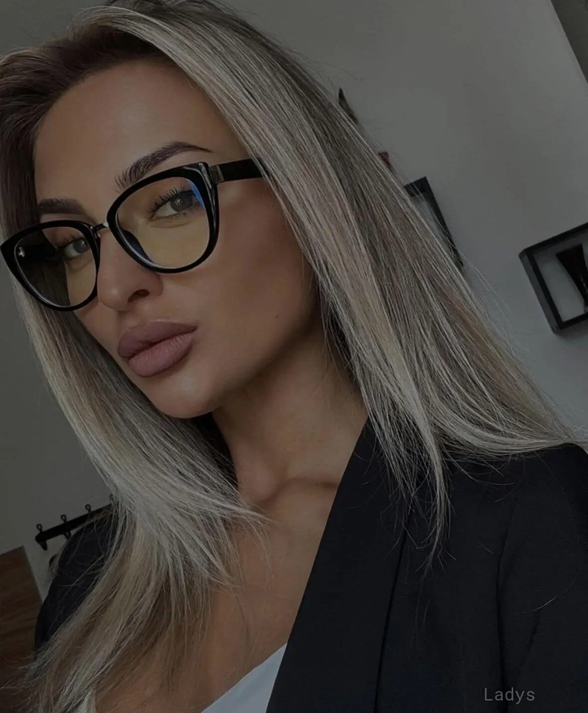 Nisa, 22 years european escort girl, height 165 sm, Weight  kg, skipthegames Bangkok