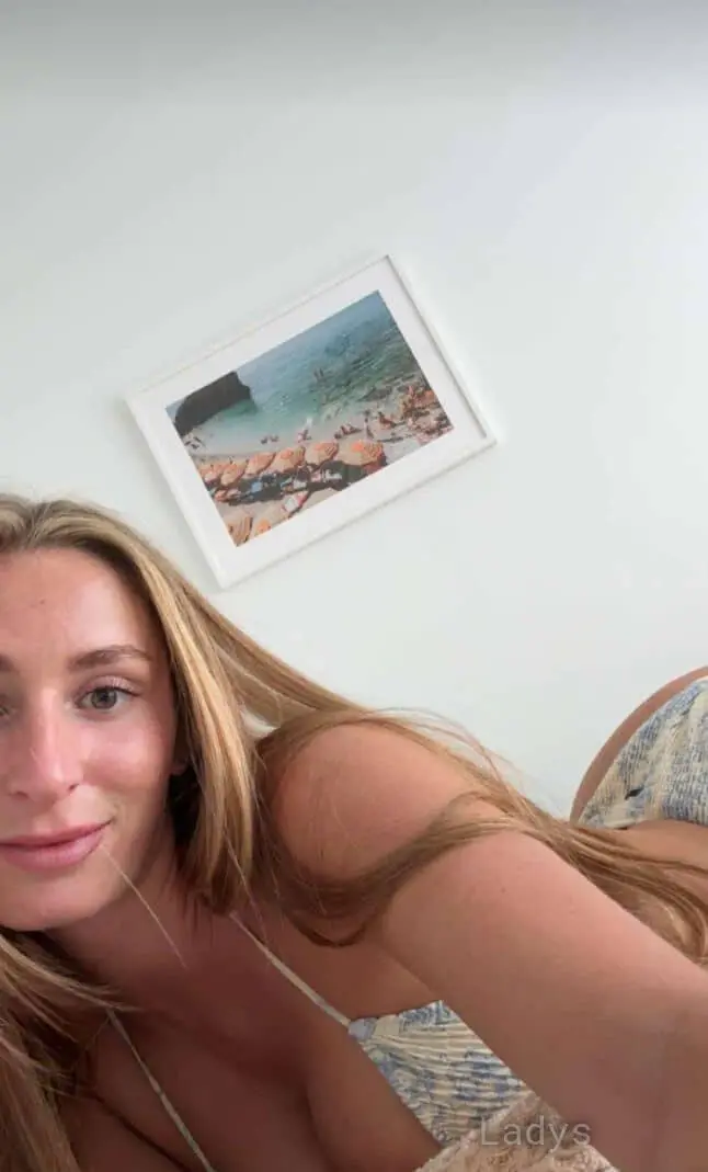 Clara, 30 years european escort girl, height 141 sm, Weight 70 kg, skipthegames Bordeaux