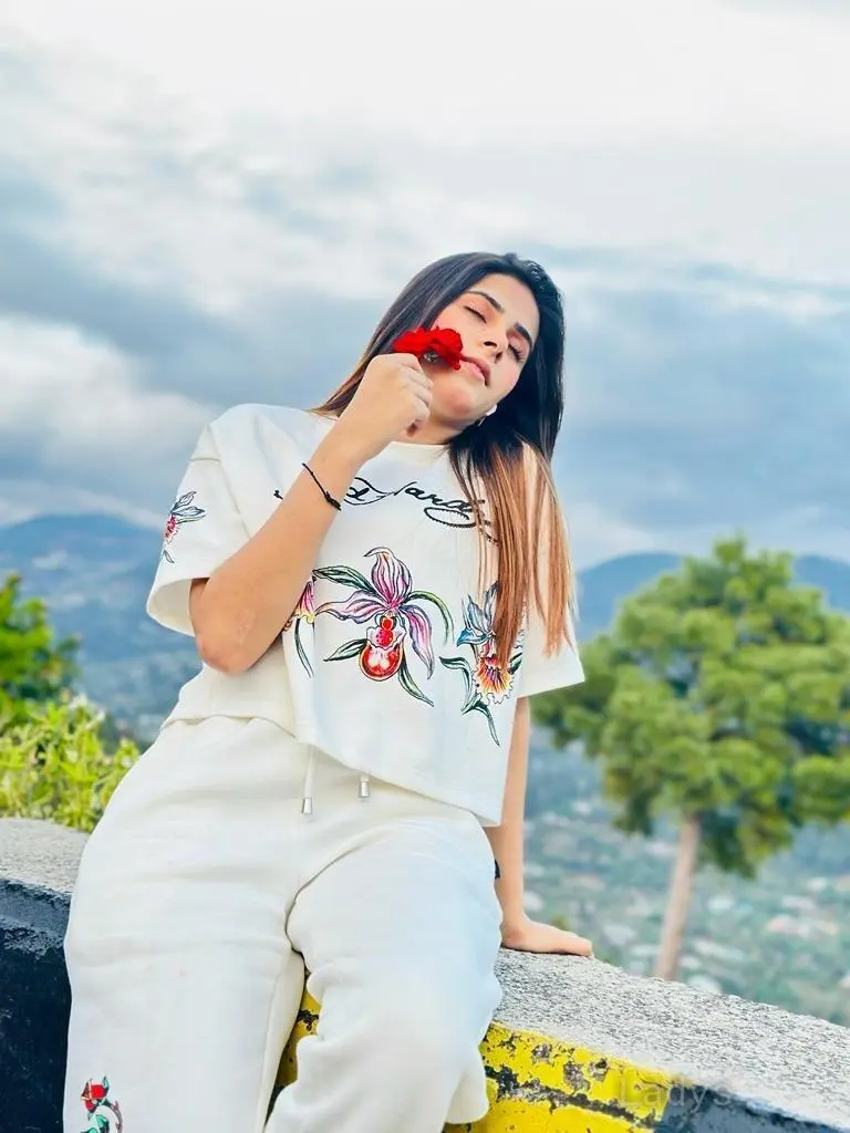 Deepika Indian Teen32, 21 years european escort girl, height 168 sm, Weight kg, skipthegames Dubai