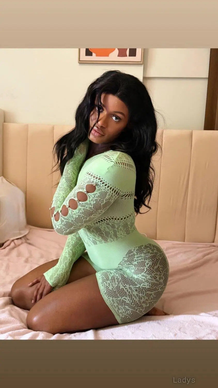 NOIR, 24 years european escort girl, height 165 sm, Weight  kg, skipthegames Dubai