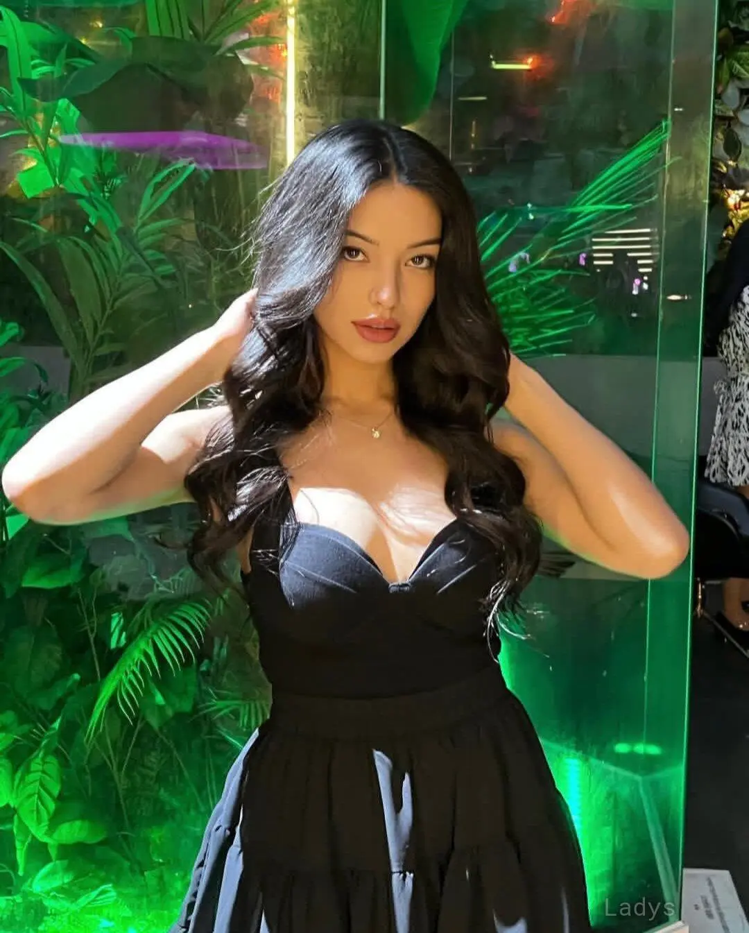 Shara, 25 years european escort girl, height 165 sm, Weight  kg, skipthegames Hong Kong