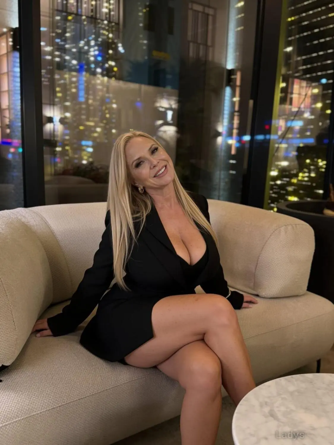 Sexy Emi, 47 years european escort girl, height 169 sm, Weight 51 kg, skipthegames Milan