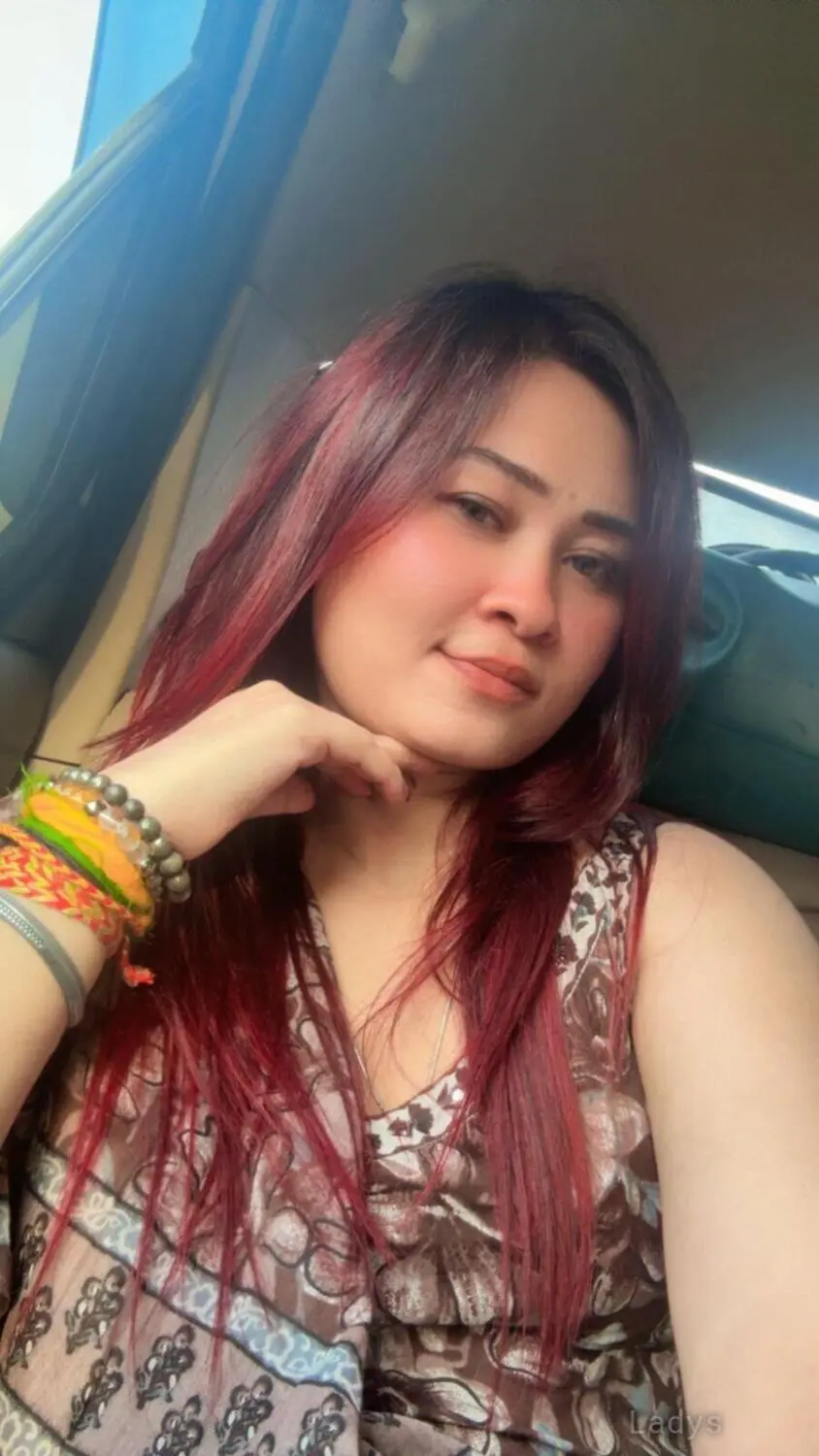 Roxanne, 25 years european escort girl, height 153 sm, Weight kg, skipthegames Surat
