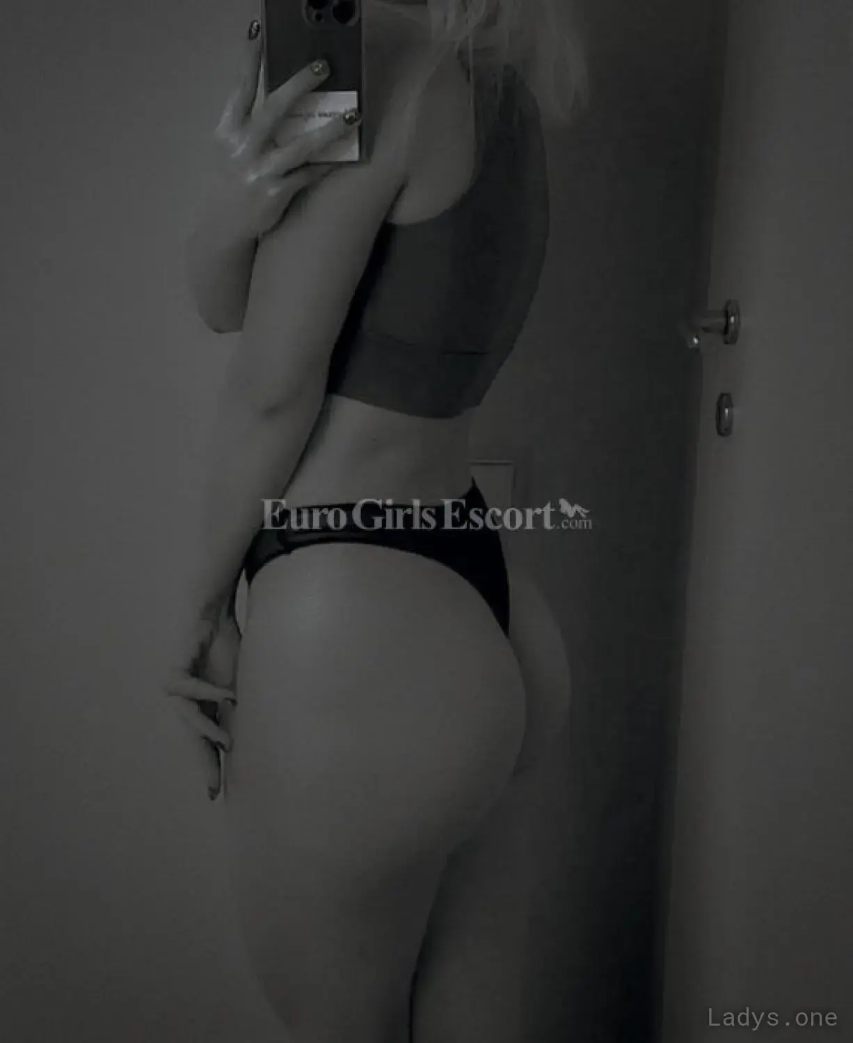 OKSANA, 27 years beautiful nude Sofia escorts girl, height 162 sm, Weight 57 kg