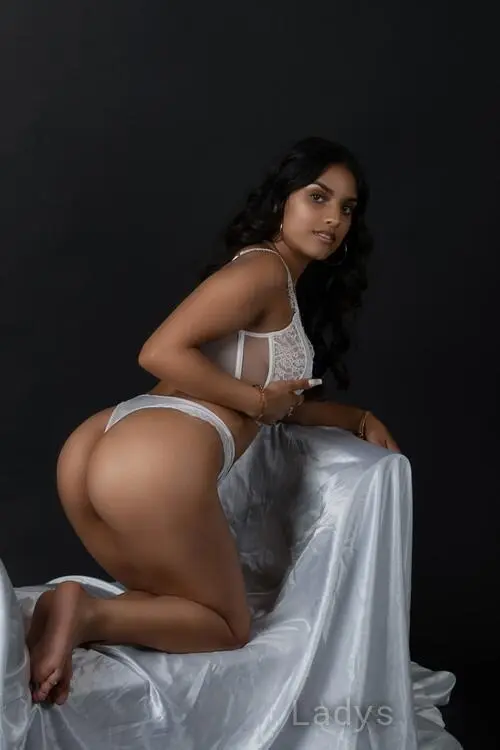 Hot divaaa, 23 years beautiful nude South Bay escorts girl, height 155 sm, Weight 57 kg