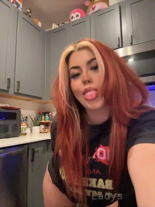 Sarah fun, 24 years old Sparks escort girl with big tits, height 126 sm, Weight 39 kg