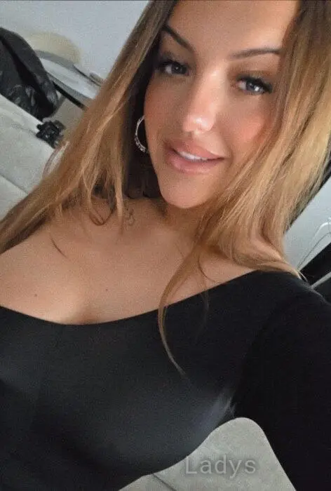 Nicole, 25 years beautiful nude Split escorts girl, height 168 sm, Weight 59 kg