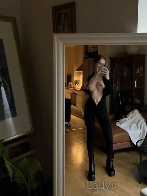 Reslin, 25 years beautiful nude Split escorts girl, height 178 sm, Weight 58 kg