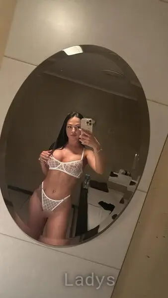 Emma, 27 years beautiful nude Stuttgart escorts girl, height 162 sm, Weight 55 kg