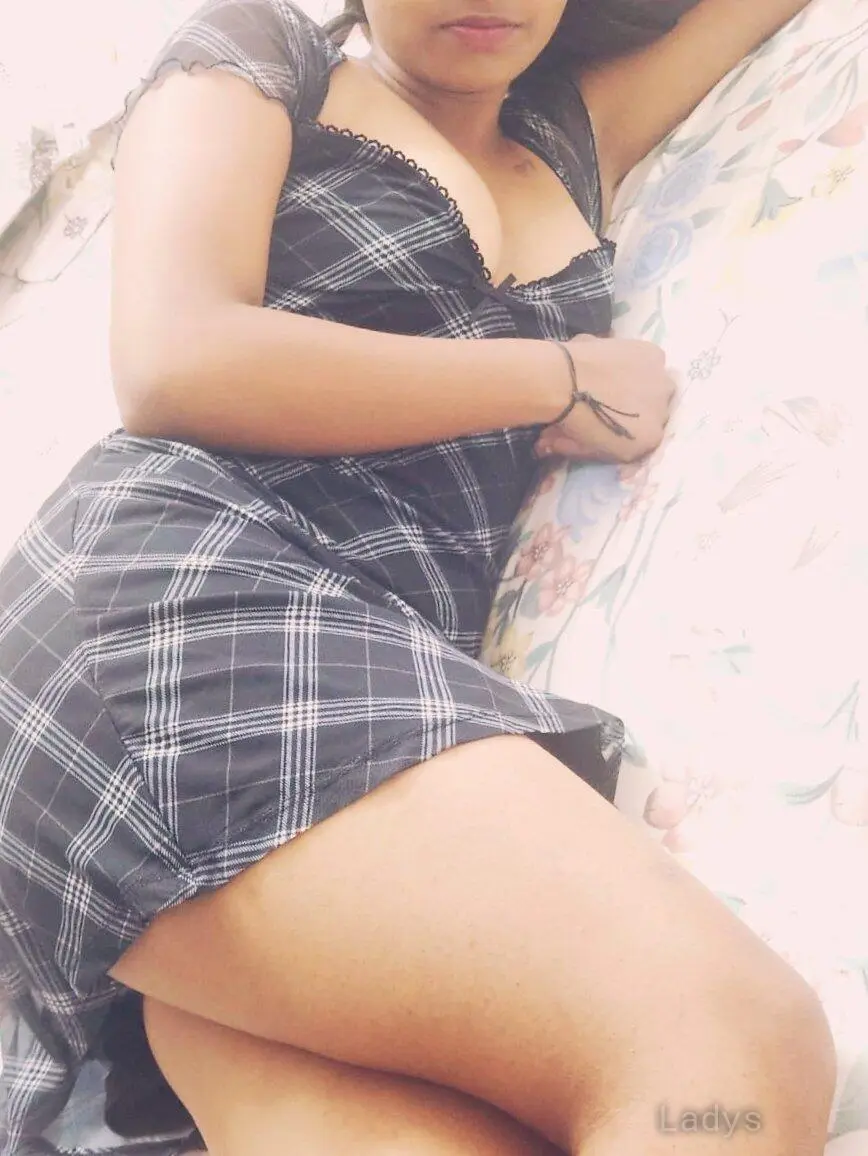 Alisha,  years old Surat escort girl with big tits, height  sm, Weight  kg