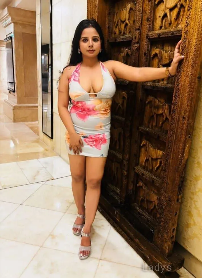 Emma, 21 years old Surat escort girl with big tits, height 170 sm, Weight  kg