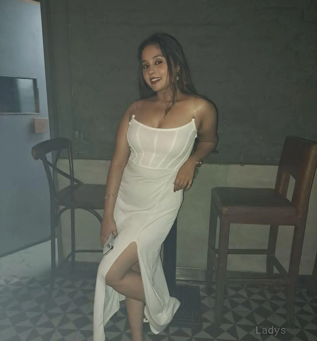 Lina, 23 years old Surat escort girl with big tits, height 155 sm, Weight  kg