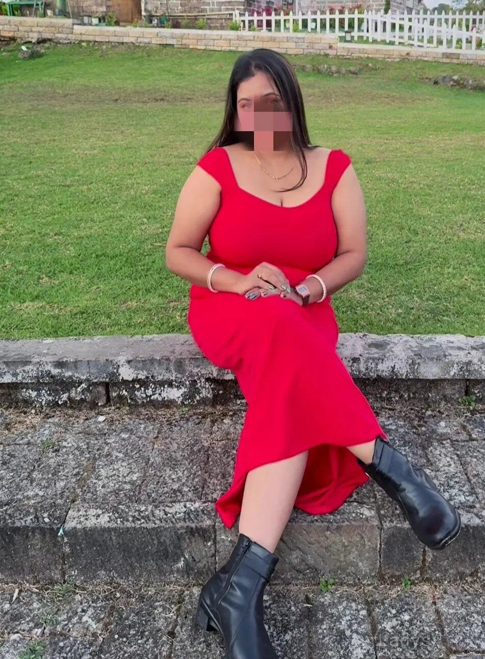 Muskan, 29 years old Surat escort girl with big tits, height 166 sm, Weight kg