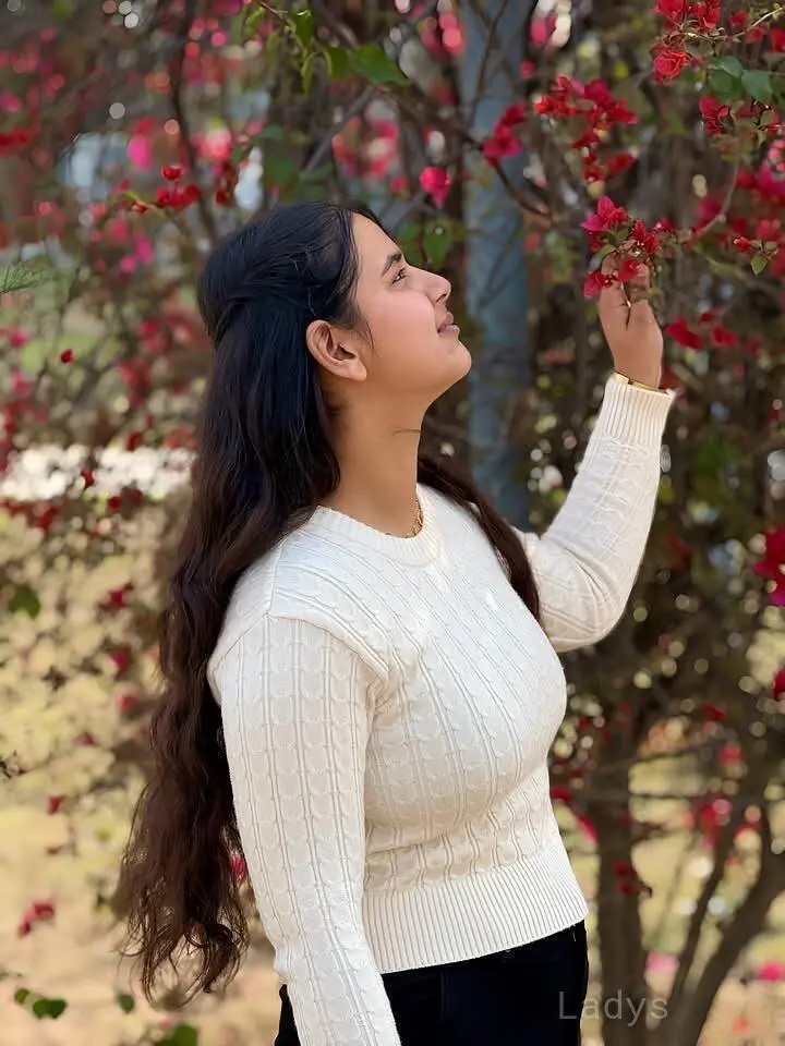 Payal, 21 years old Surat escort girl with big tits, height  sm, Weight  kg