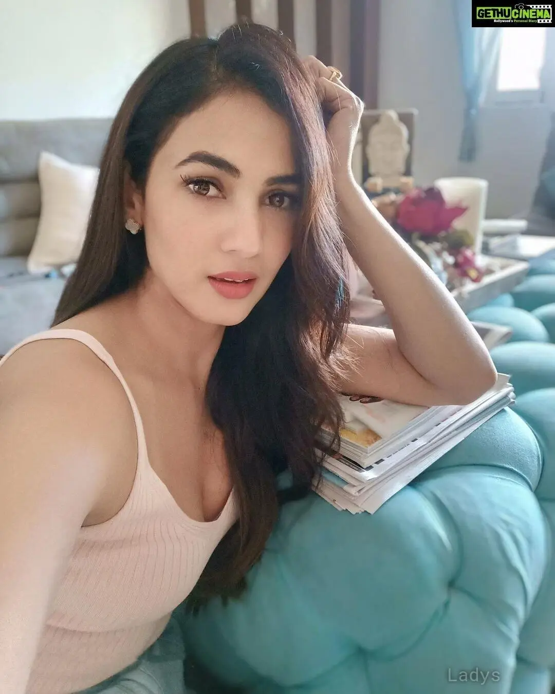 Riya, 26 years old Surat escort girl with big tits, height 165 sm, Weight kg