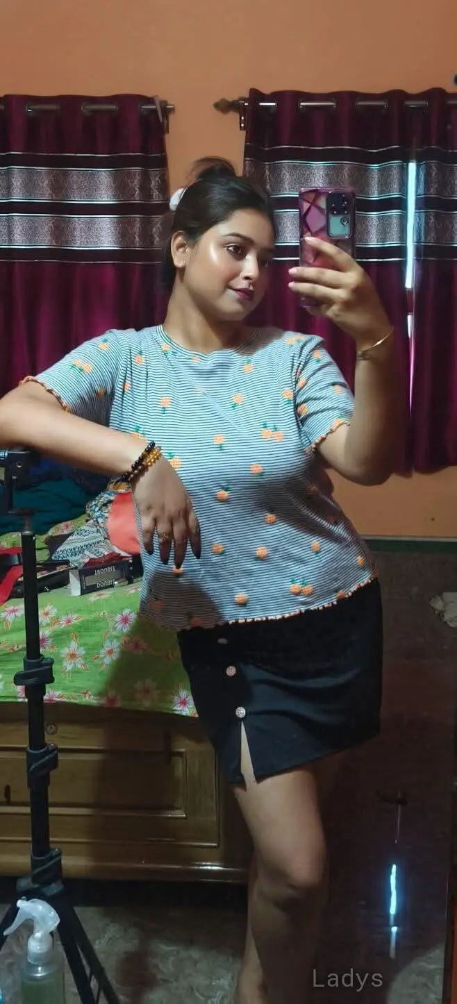 Sneha, 25 years old Surat escort girl with big tits, height 152 sm, Weight  kg