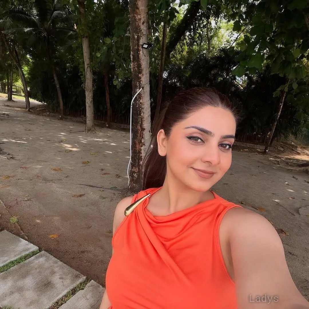 Amisha, 22 years beautiful nude Surat escorts girl, height 154 sm, Weight kg