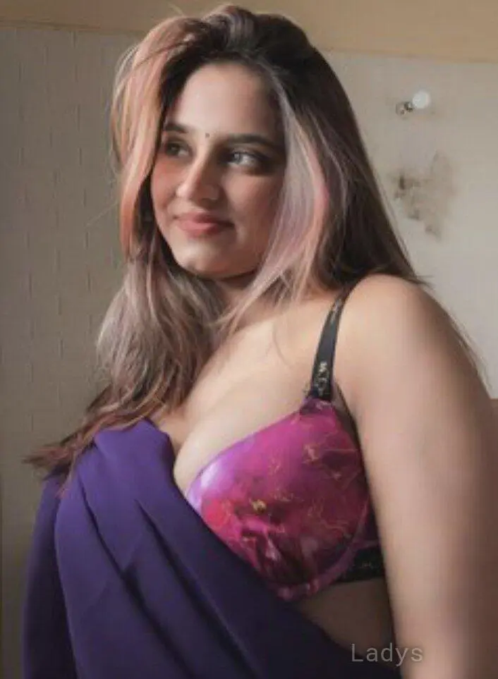 Daisy, 22 years beautiful nude Surat escorts girl, height 155 sm, Weight kg